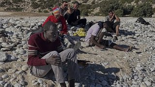 Plus de 100 migrants libérés en Libye après avoir été retenus captifs par un gang, selon les autorités